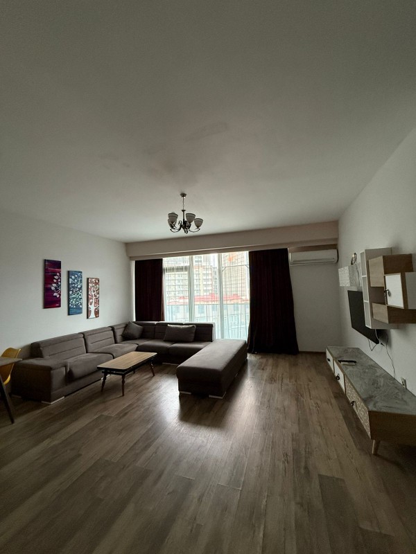 ქირავდება ბინა  მეტროსითი კოპლექსში